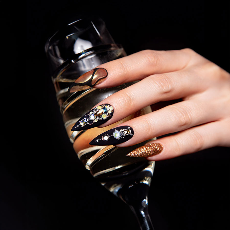 Chic Nails